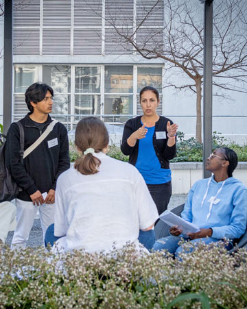 A group of students and tutor in discussion