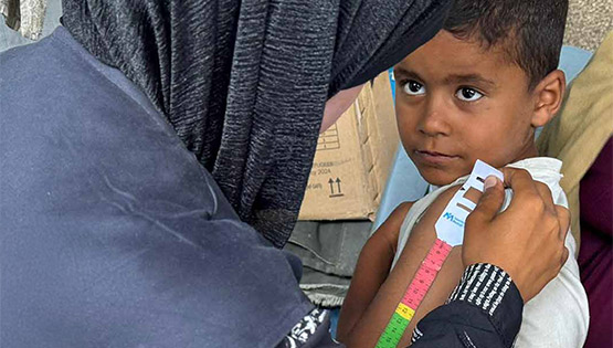 Child and nurse in war-torn district
