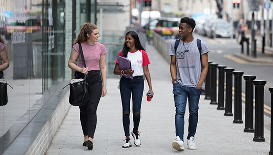 Undergraduate students outside 26 York Street