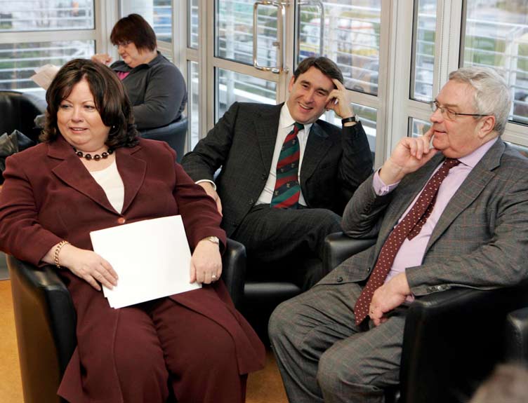 Mary Harney meets GEP students Mary Harney meets GEP students