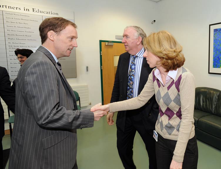 Minister Barry Andrews visits Beaumont Hospital Minister Barry Andrews visits Beaumont Hospital