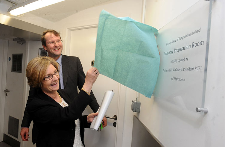 Professor Ellis McGovern, President of RCSI and Professor Clive Lee, Professor of Anatomy, RCSI.