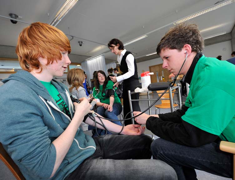 Transition year students in Waterford spend week training as medical students Transition year students in Waterford spend week training as medical students