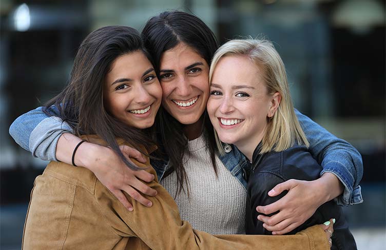  Dr Anusha Louly Nathan, Dr Sarvie Esmaeilzadeh and Dr Elizabeth Paul receiving their results