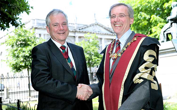 Prof. Ronan O’Connell, new Vice-President of RCSI, and Mr Kenneth Mealy, President of RCSI 