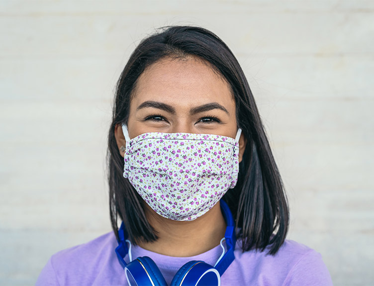 RCSI student wearing facemask