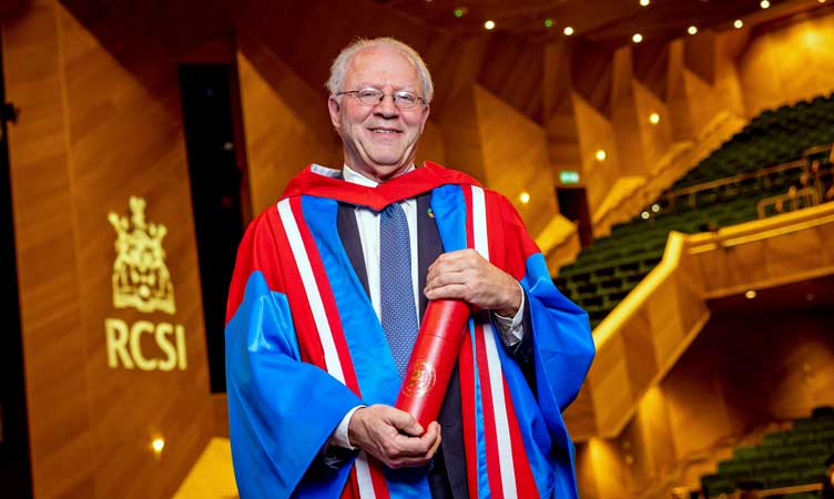 Dr David Donoghue