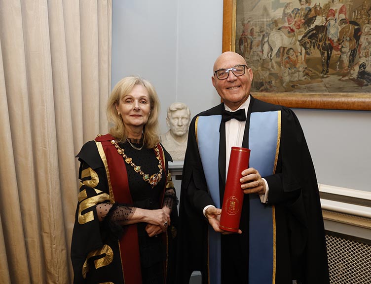 Professor Laura Viani, President of RCSI, and Professor Noel Williams, Honorary Fellow, RCSI at the presentation ceremony.