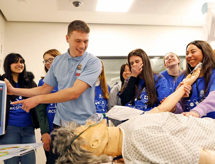 RCSI MiniMed A simulation at RCSI being demonstrated to students