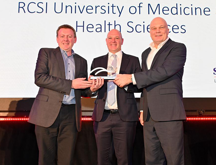 Pictured (l-r) are Professor Fergal O’Brien, RCSI Deputy Vice Chancellor for Research and Innovation; SFI Commercialisation Award 2023 recipient Professor Steve Kerrigan, RCSI School of Pharmacy and Biomolecular Sciences; and Professor Peter Clinch, Chairman of SFI.