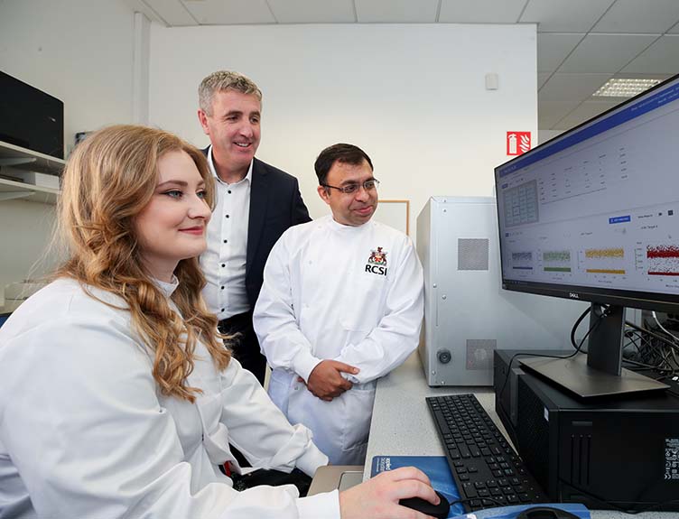 L-r: Dr Hannah Fitzgerald, Postdoctoral Researcher, RCSI School of Pharmacy and Biomolecular Sciences; David Clancy, Serosep CTO; and Dr Sudipto Das, Principal Investigator at RCSI School of Pharmacy and Biomolecular Sciences.