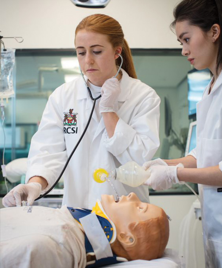 RCSI Undergrad students in simulated scenario