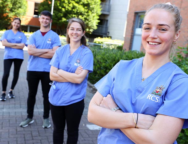RCSI students volunteering at vaccine centre
