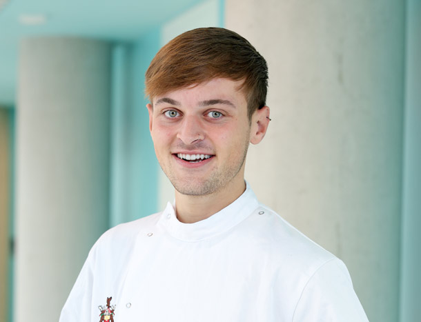 Daire Scully headshot