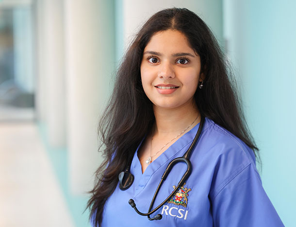 Headshot of Manya Kumar, RCSI Medicine student.