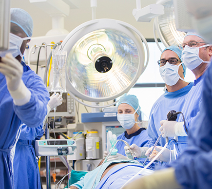 A surgical team at the operating table.