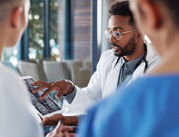 Doctors discussing a scan